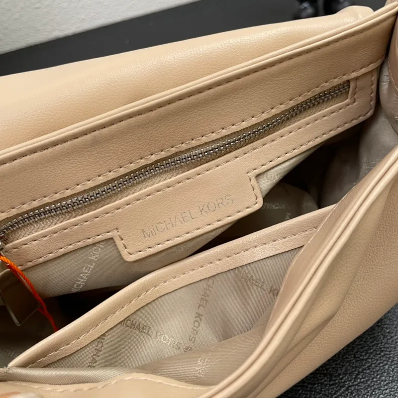All categories Official website "Brand Women's Bags" Women's Bags 💙 MK replica MK, fine imitation MK bags, MK handbags, 2023 official latest version MK cowhide crossbody bag, bag factory, original material, size: 23-16-8CM